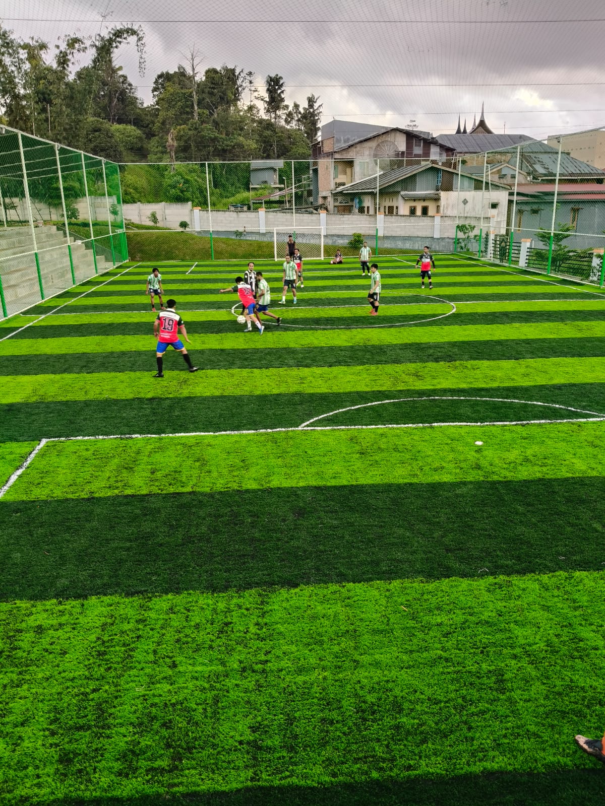 Hasil Pemasangan Rumput Sintetis Agen Lapangan